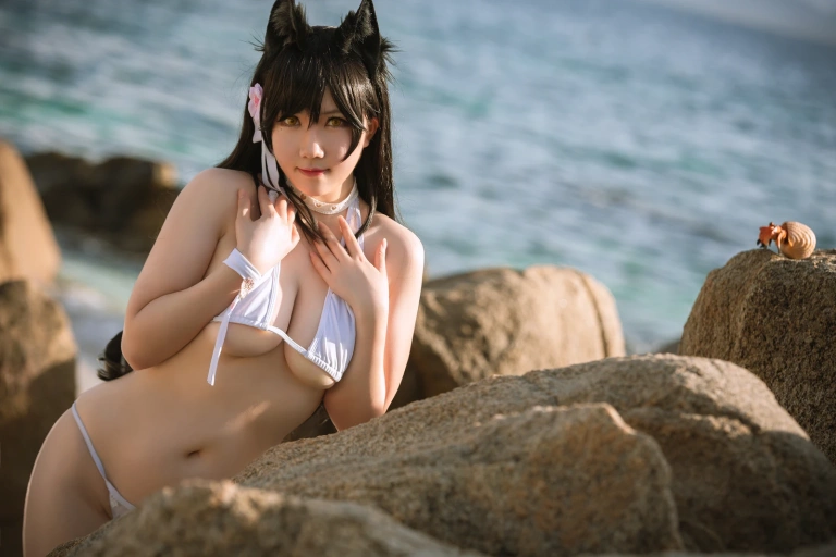 是本末末《爱宕泳装》主题写真：23张全套美图