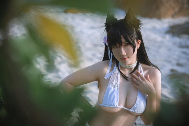 是本末末《爱宕泳装》主题写真：23张全套美图