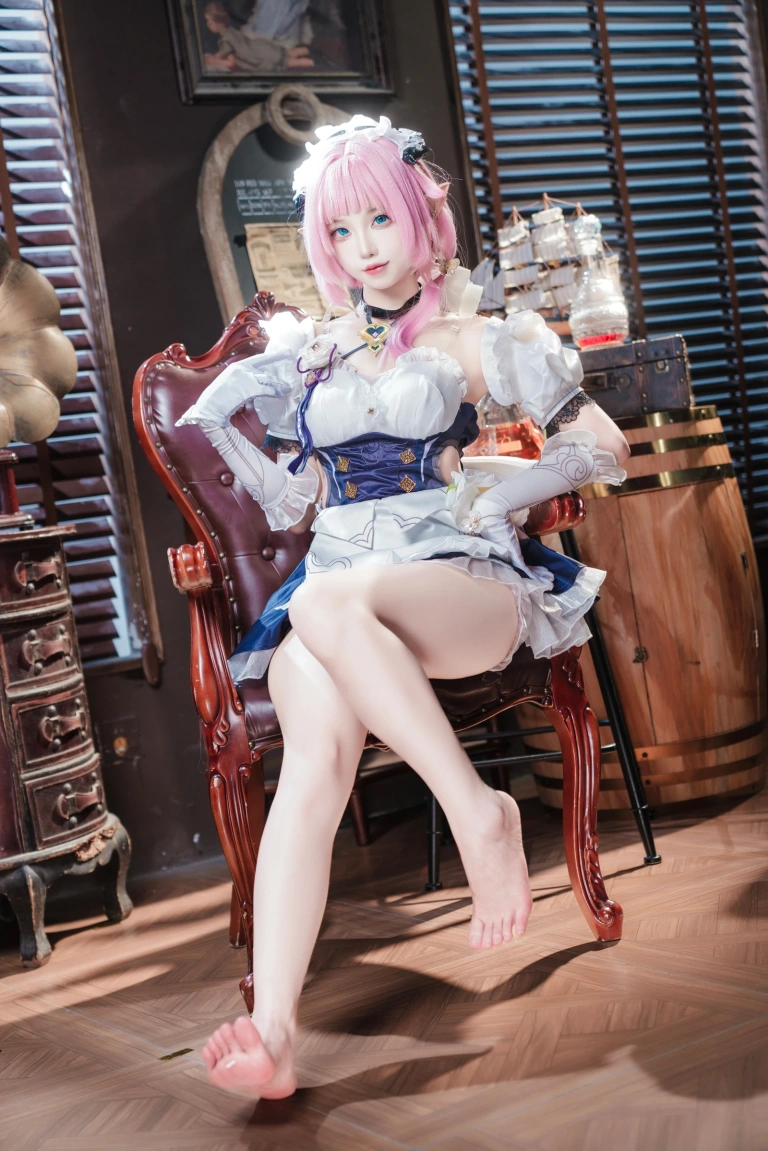 狐玖玖《崩坏三 爱莉希雅 女仆》主题写真：23张全套美图