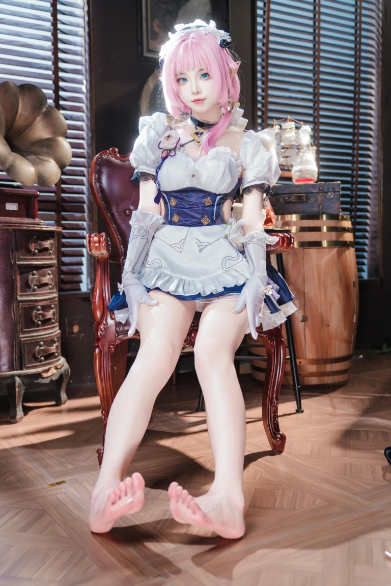 狐玖玖《崩坏三 爱莉希雅 女仆》主题写真：23张全套美图