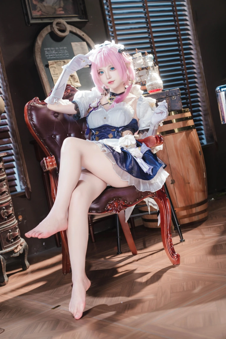 狐玖玖《崩坏三 爱莉希雅 女仆》主题写真：23张全套美图