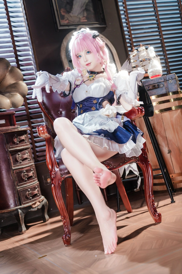 狐玖玖《崩坏三 爱莉希雅 女仆》主题写真：23张全套美图