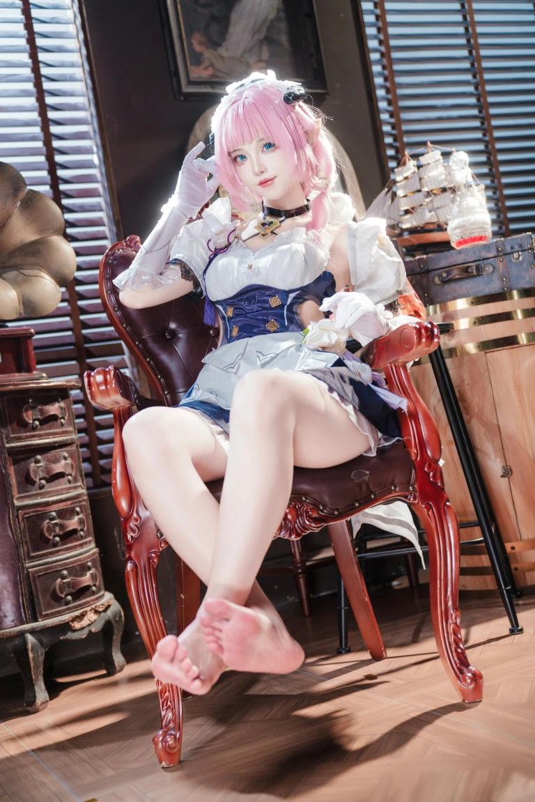 狐玖玖《崩坏三 爱莉希雅 女仆》主题写真：23张全套美图