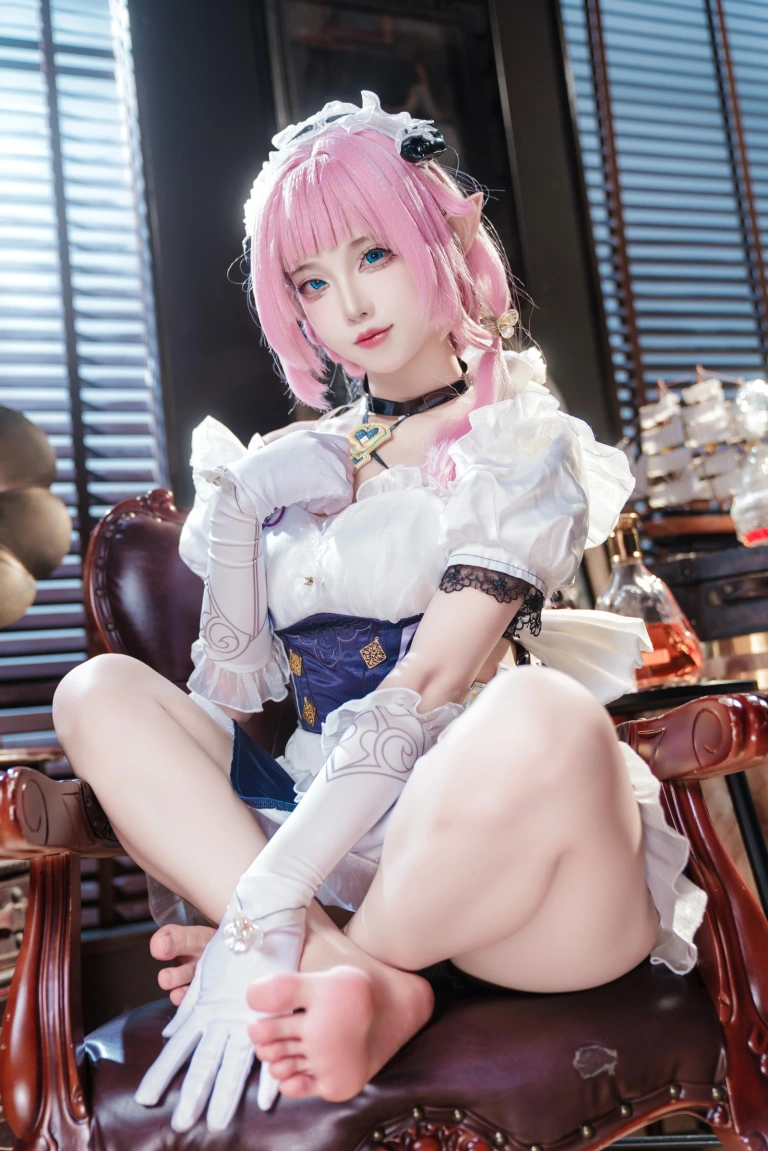 狐玖玖《崩坏三 爱莉希雅 女仆》主题写真：23张全套美图
