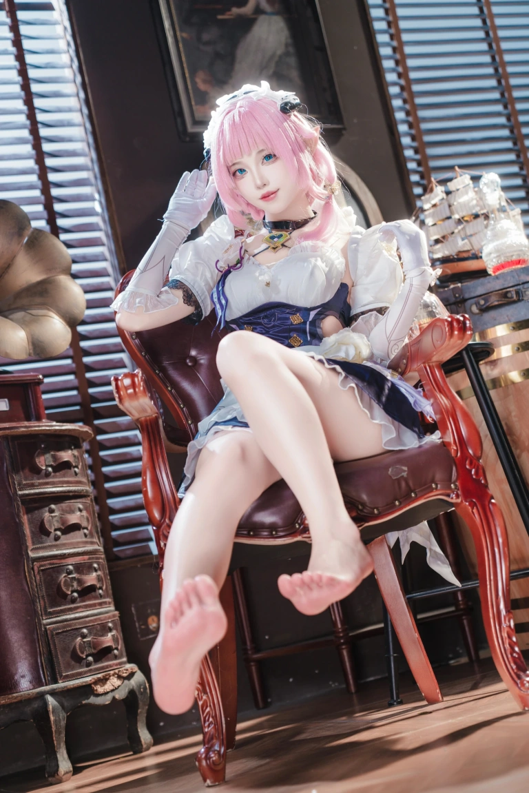 狐玖玖《崩坏三 爱莉希雅 女仆》主题写真：23张全套美图