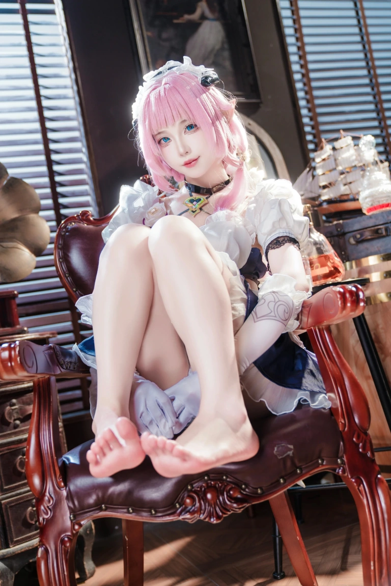 狐玖玖《崩坏三 爱莉希雅 女仆》主题写真：23张全套美图
