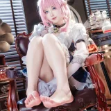 狐玖玖《崩坏三 爱莉希雅 女仆》主题写真：23张全套美图