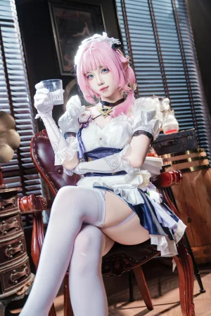 狐玖玖《崩坏三 爱莉希雅 女仆》主题写真：23张全套美图