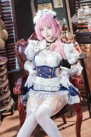 狐玖玖《崩坏三 爱莉希雅 女仆》主题写真：23张全套美图