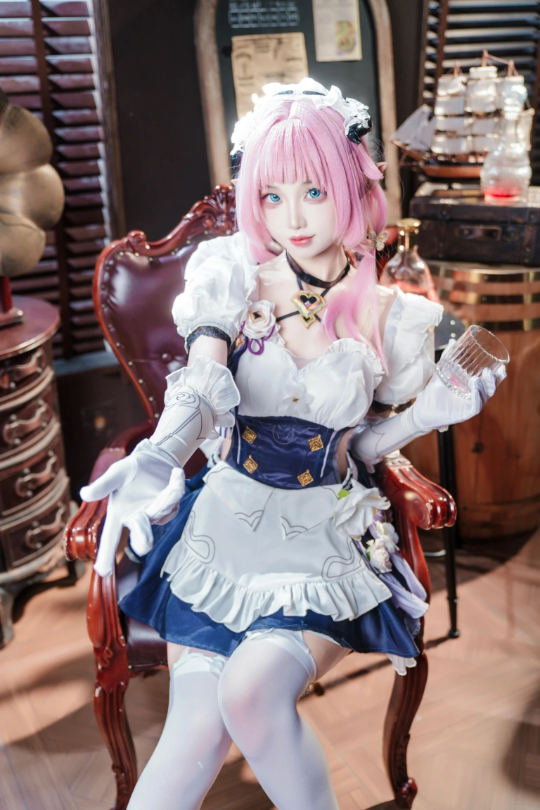 狐玖玖《崩坏三 爱莉希雅 女仆》主题写真：23张全套美图