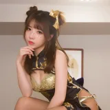 小女巫露娜《金丝旗袍》主题写真：28张全套美图