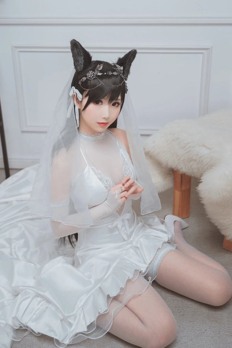 面饼仙儿《爱宕花嫁》主题写真：29张全套美图