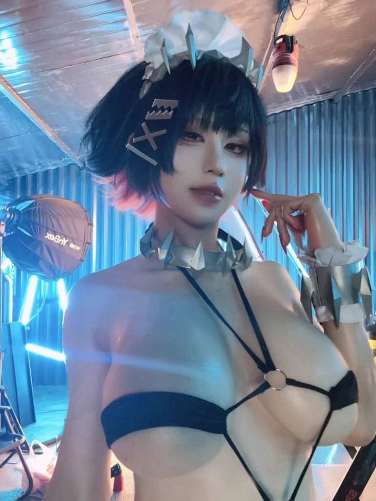 桜满三时《绝区零 艾莲乔 绑带比基尼》主题写真：29张全套美图
