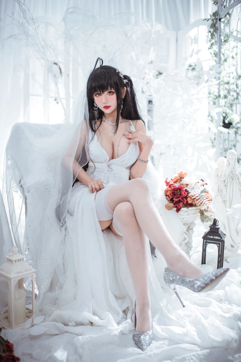 仙女月《大凤纯白婚纱》主题写真：30张全套美图