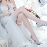仙女月《大凤纯白婚纱》主题写真：30张全套美图
