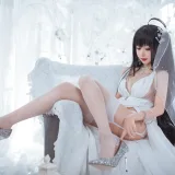 仙女月《大凤纯白婚纱》主题写真：30张全套美图