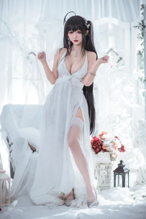 仙女月《大凤纯白婚纱》主题写真：30张全套美图