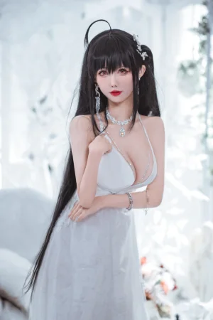 仙女月《大凤纯白婚纱》主题写真：30张全套美图