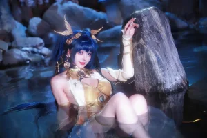 前野太太《鸣潮 尤诺》主题写真：31张全套美图