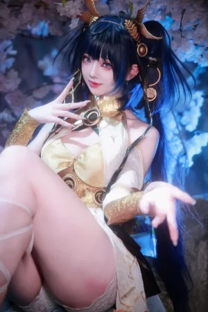 前野太太《鸣潮 尤诺》主题写真：31张全套美图