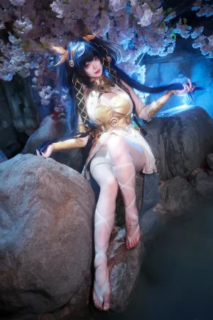 前野太太《鸣潮 尤诺》主题写真：31张全套美图