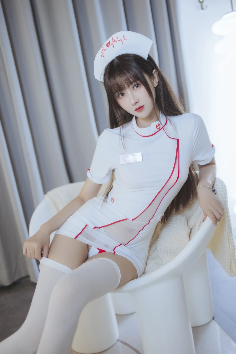 羽生三未《护士》主题写真：32张全套美图