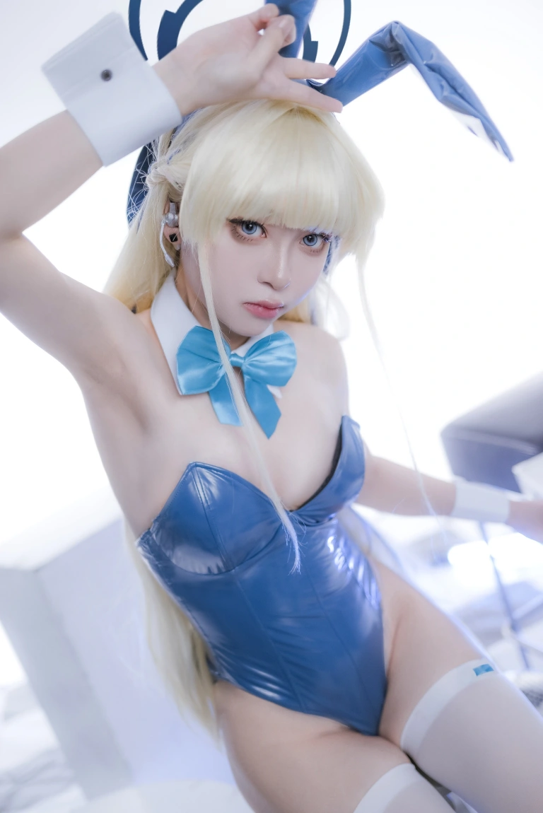 矢量鱼《蔚蓝档案 飞鸟马时兔女郎》主题写真：34张全套美图