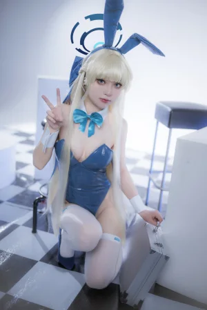 矢量鱼《蔚蓝档案 飞鸟马时兔女郎》主题写真：34张全套美图