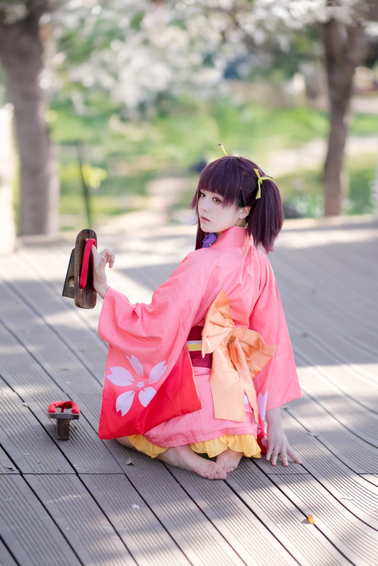 九柒喵《甲铁城的卡巴内瑞 无名和服》主题写真：34张全套美图