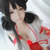 小仓千代《有点不对劲的巫女》主题写真：34张全套美图