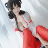 小仓千代《有点不对劲的巫女》主题写真：34张全套美图