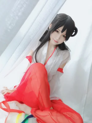 小仓千代《有点不对劲的巫女》主题写真：34张全套美图