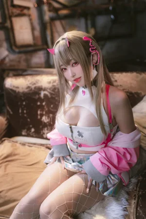 宮本桜《毒蛇》主题写真：34张全套美图