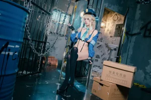 三無人型《蔚蓝档案 飞鸟马时同人女警》主题写真：41张全套美图