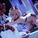 小和甜酒《交错战线 绯俐》主题写真：47张全套美图，含2个视频