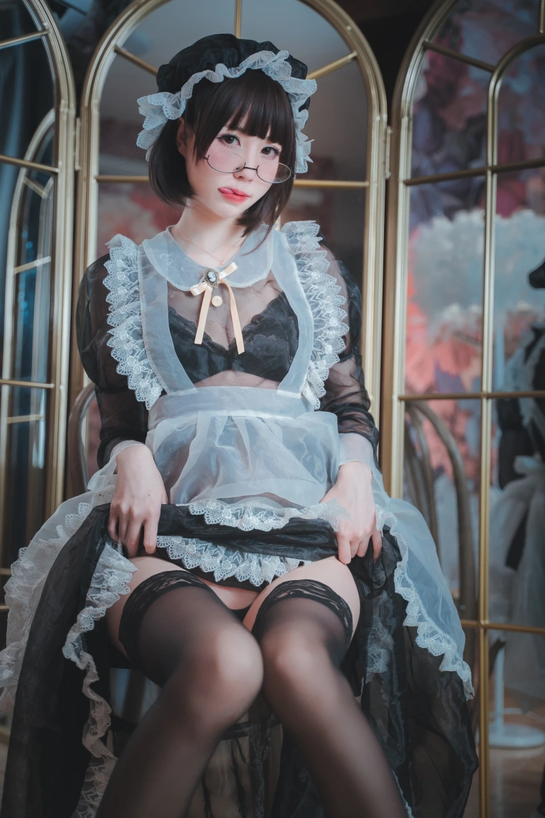 西园寺南歌《透明女仆》主题写真：50张全套美图，含2个视频