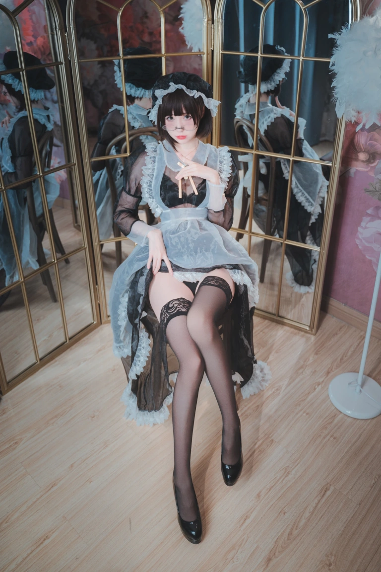 西园寺南歌《透明女仆》主题写真：50张全套美图，含2个视频