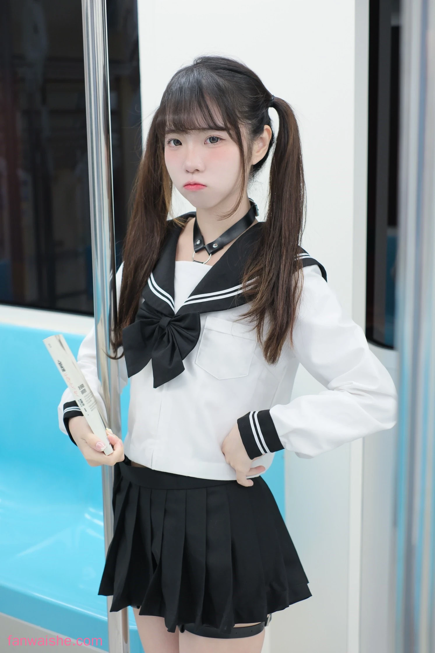 可可小白兔 可可小白兔 NO.008 - 電車上の女高中生