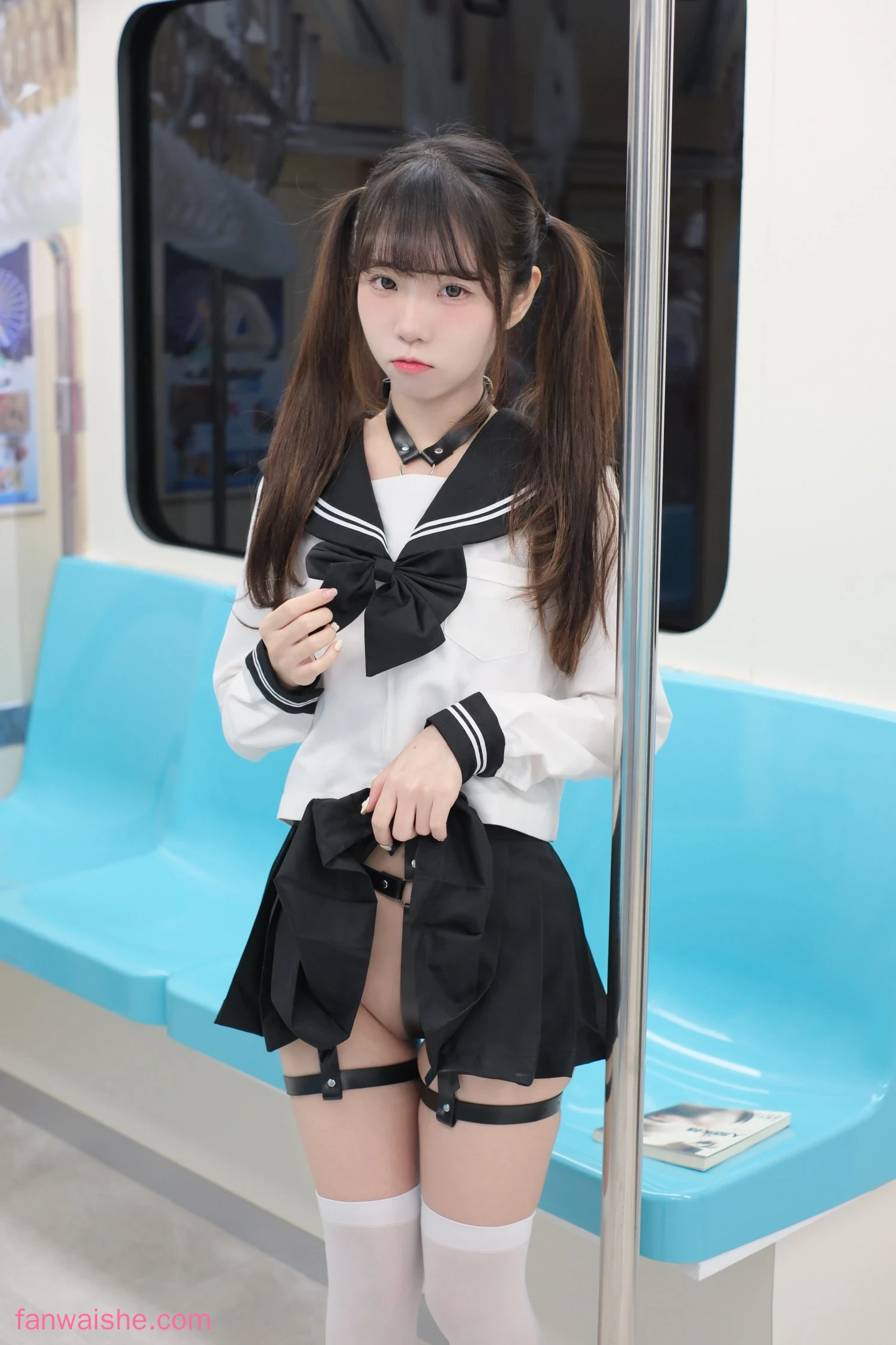 可可小白兔 可可小白兔 NO.008 - 電車上の女高中生