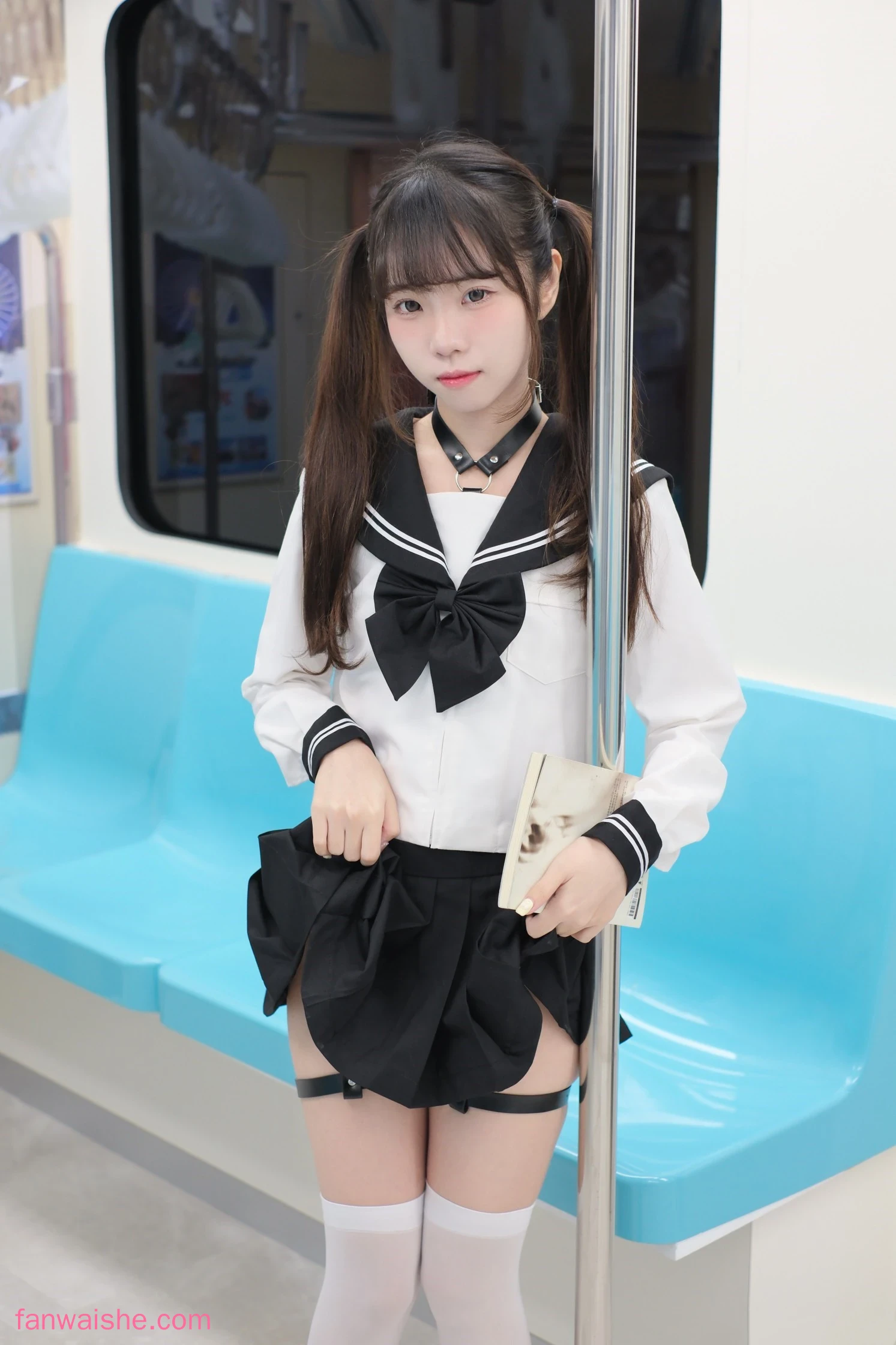 可可小白兔 可可小白兔 NO.008 - 電車上の女高中生