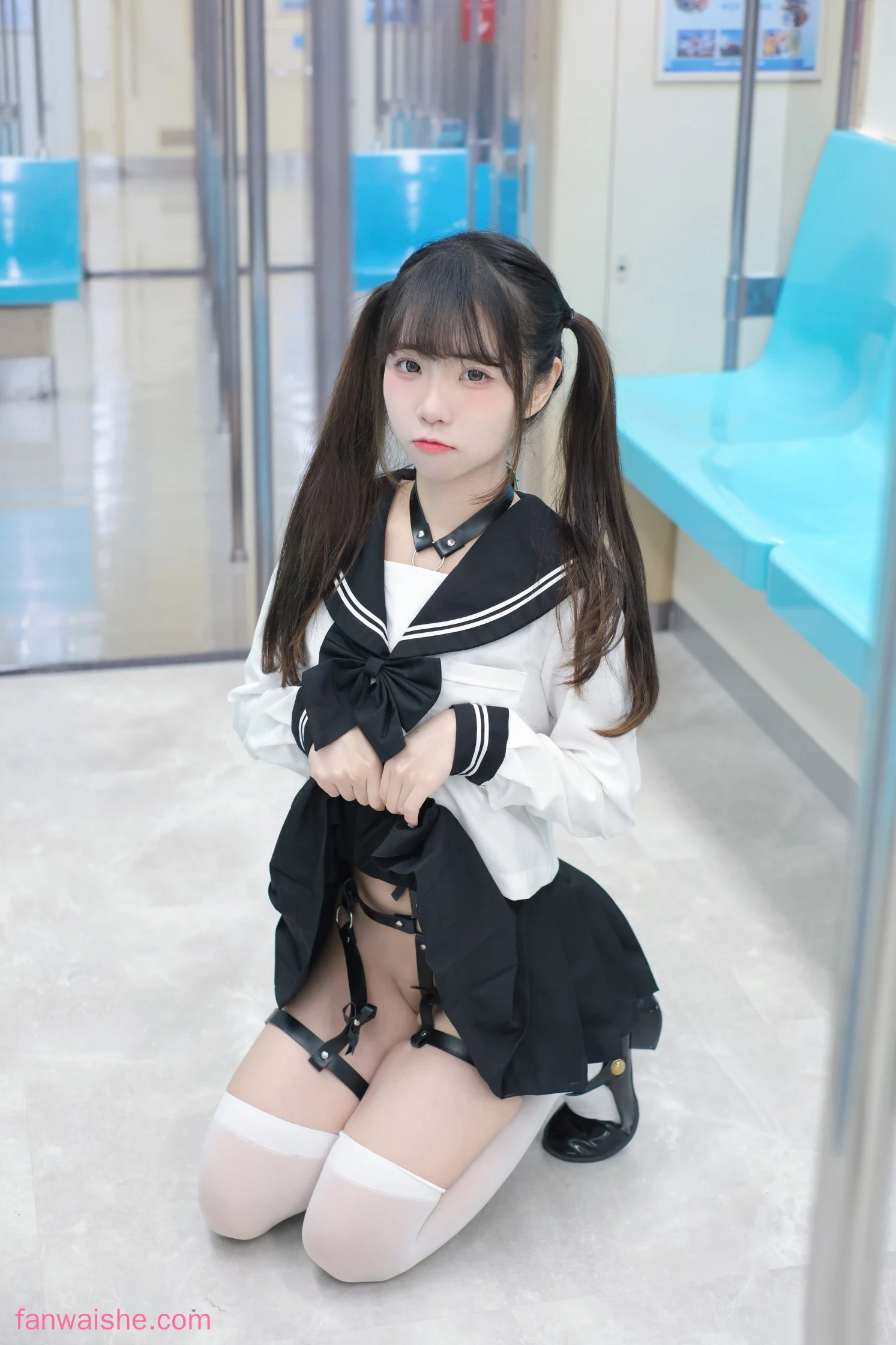 可可小白兔 可可小白兔 NO.008 - 電車上の女高中生
