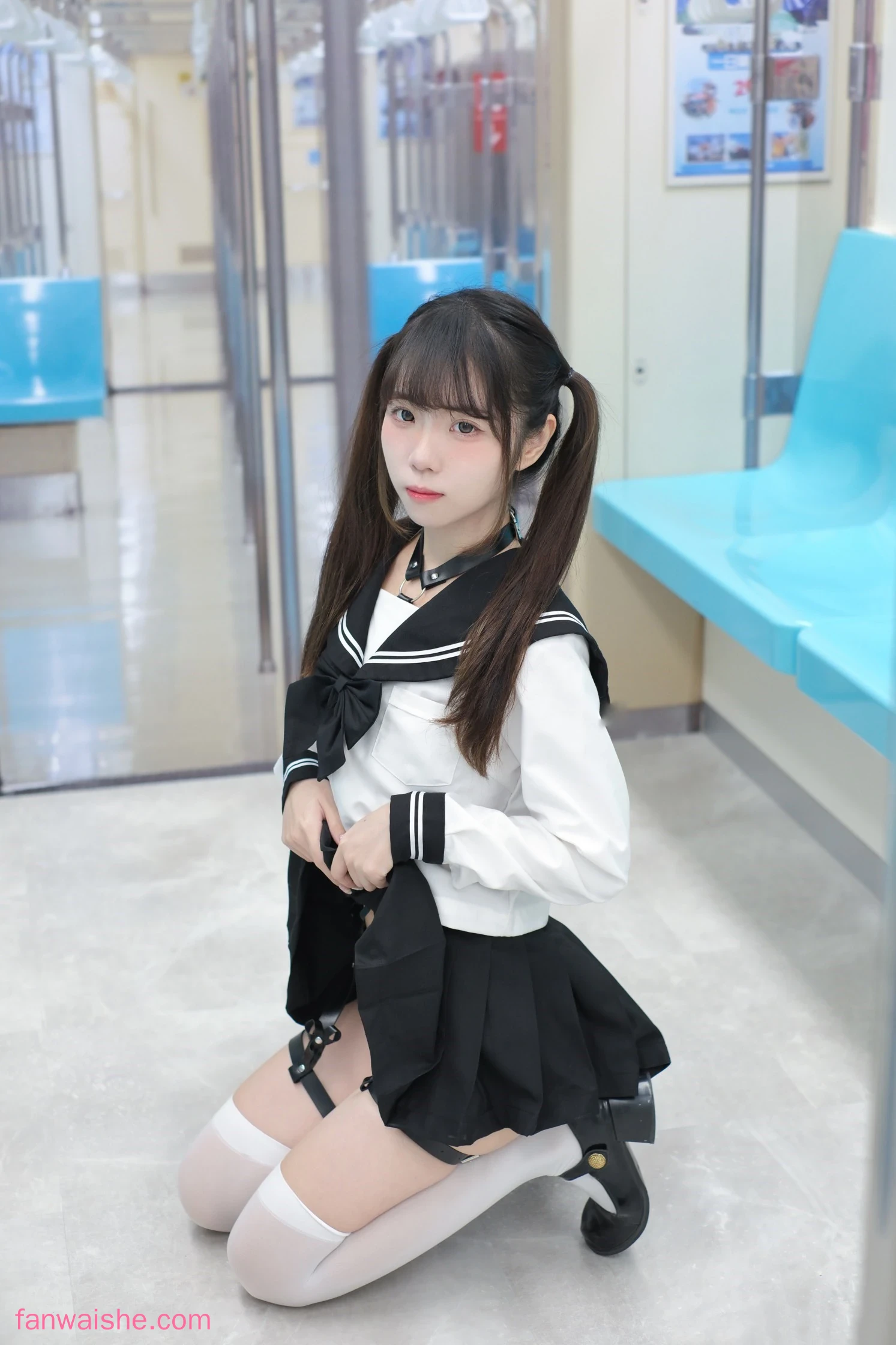 可可小白兔 可可小白兔 NO.008 - 電車上の女高中生