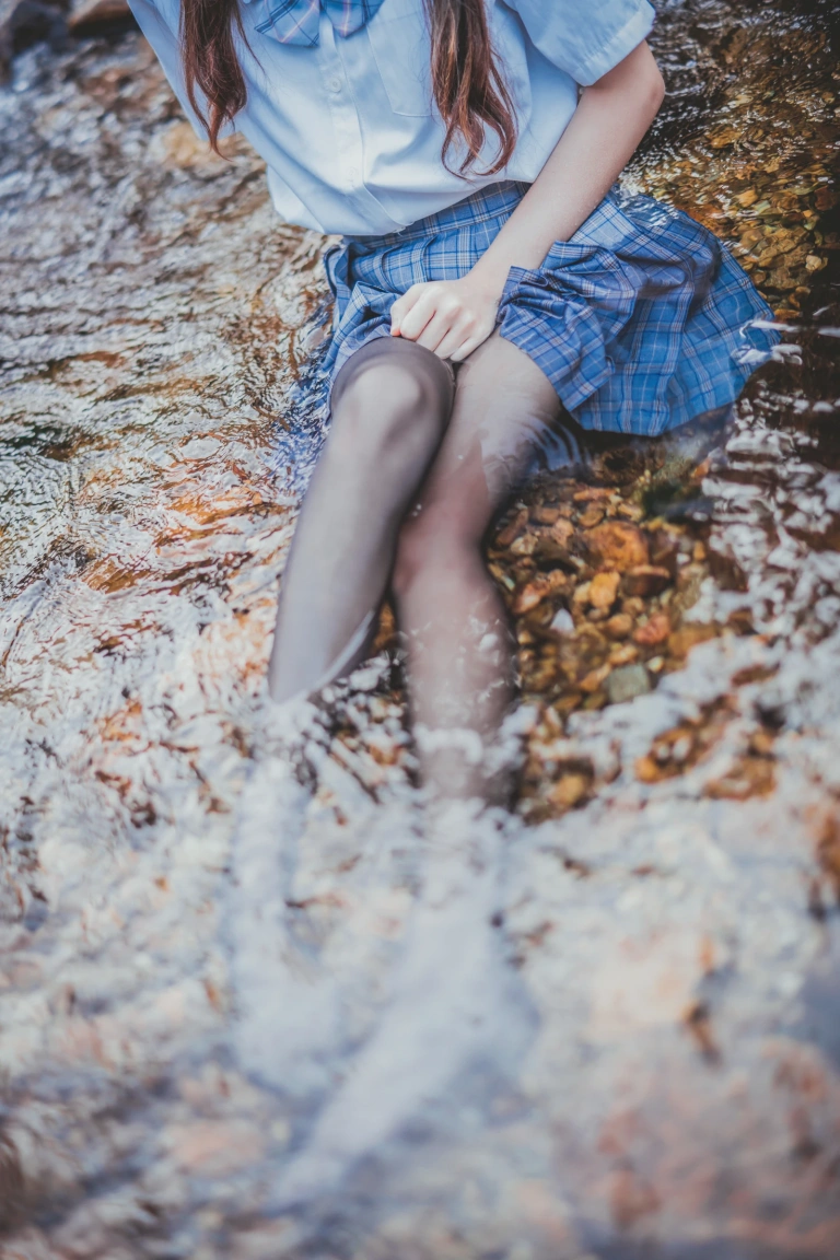 桜桃喵《河边死库水》主题写真：75张全套美图