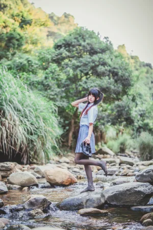 桜桃喵《河边死库水》主题写真：75张全套美图