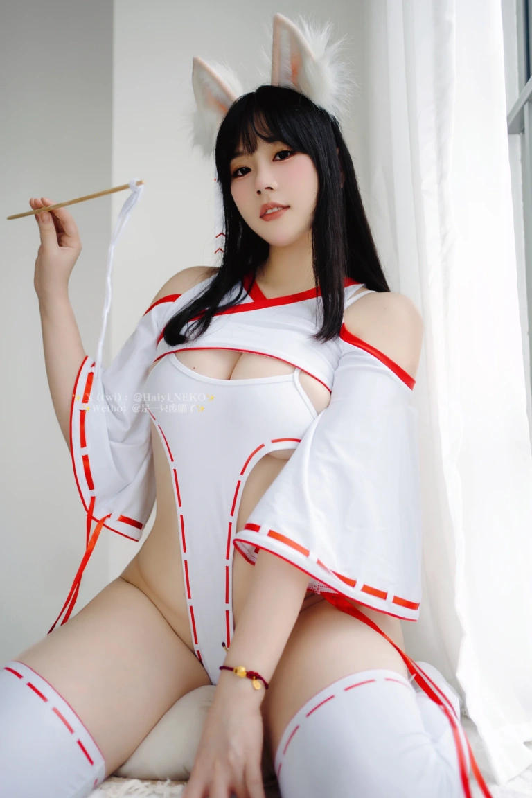 一只废喵《Fantia 2024年06月会员合集》主题写真：50张全套美图，含5个视频