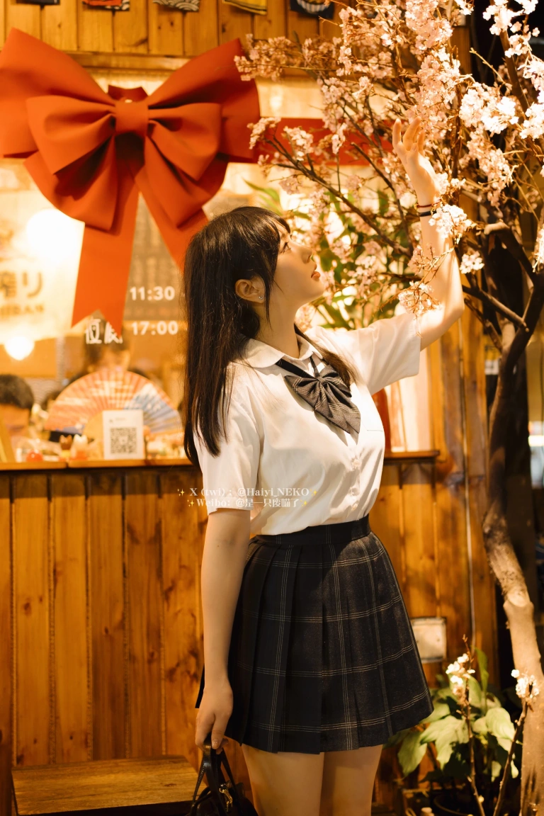 一只废喵《Fantia 2024年06月会员合集》主题写真：50张全套美图，含5个视频