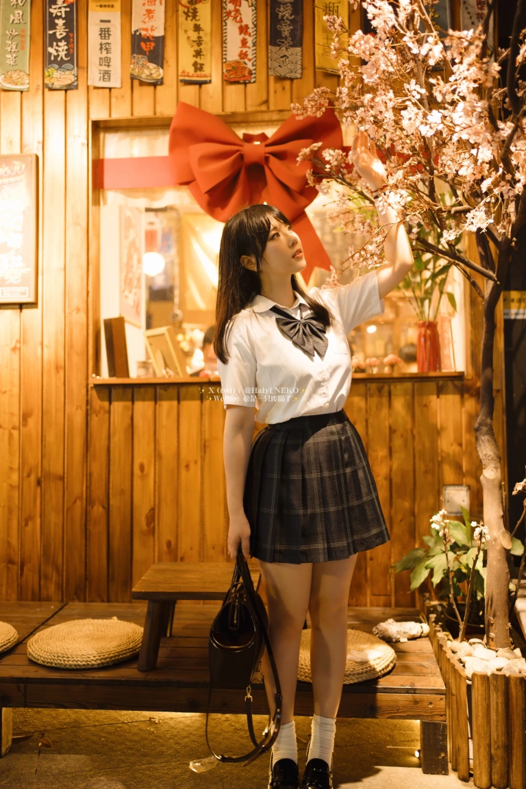 一只废喵《Fantia 2024年06月会员合集》主题写真：50张全套美图，含5个视频