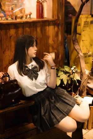 一只废喵《Fantia 2024年06月会员合集》主题写真：50张全套美图，含5个视频