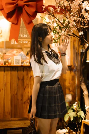 一只废喵《Fantia 2024年06月会员合集》主题写真：50张全套美图，含5个视频