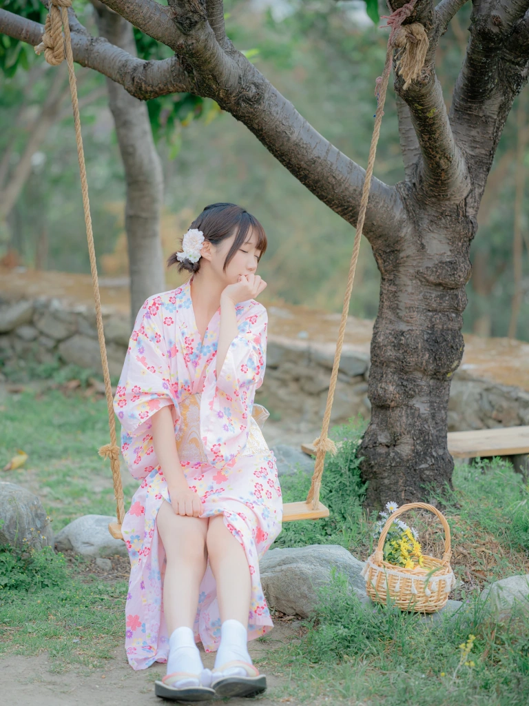 雫しずく《[Fantia] 2025年04月订阅》主题写真：146张全套美图，含6个视频